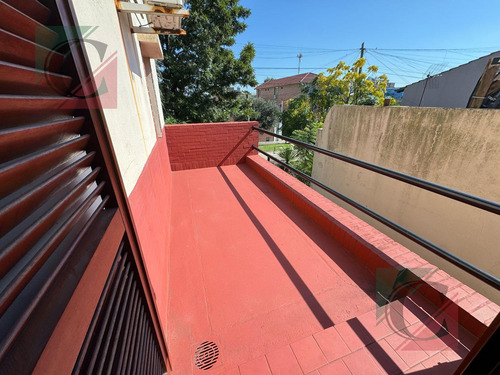 Casa En 3 Ambientes Con Cochera Y Galpon