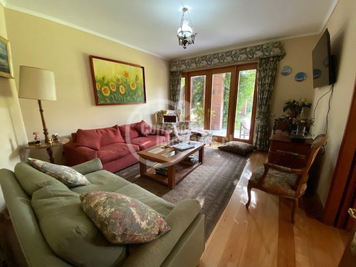 Casa En Venta De 6 Dorm. En Lo Barnechea