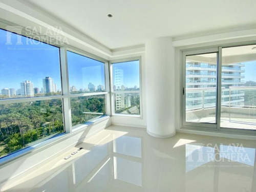 Imagen 2 de 25 de Venta Departamento En Playa Brava, Torre De Categoria, 2 Dormitorios Dependencia De Servicio