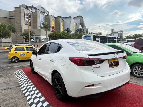 Mazda 3 TOURING 2.0 AT