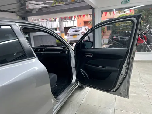 Suzuki Swift Dziere AT 2023