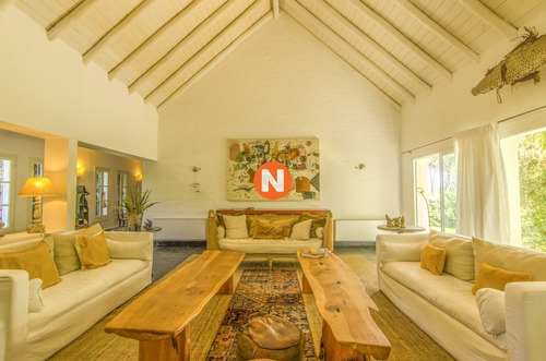 Espectacular Casa En Venta En El Golf, Unica Con 7000 Mt2 De Terreno.- Ref: 209160
