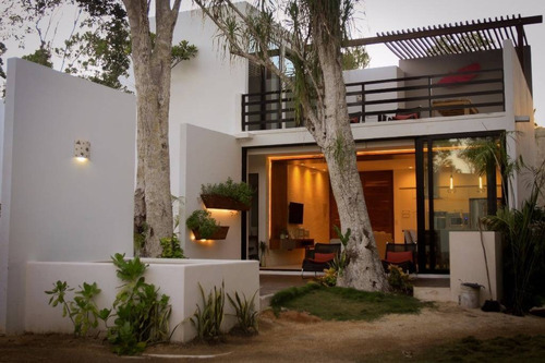 Imagen 1 de 7 de Venta Townhouse 2 Recámaras En Bahía Principe P2006
