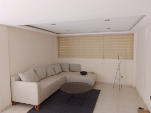 Renta Exclusivo Departamento, Amplio, Cómodo, Bien Ubicado Y De Lujo, Con Terraza, 3 Recámaras Con Closet Y Baño Cada Una, Solo 3 Unidades, Tercer Nivel Premium, Renta Ejecutiva, Cocina Integral.