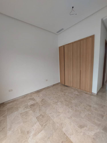 En Cumbres De Guataparo Townhouse A Estrenar Vende Saúl Osío