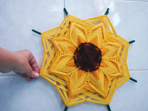 Imagem 1 de 3 de Mandala De Lã Girassol 40cm Para Decoração