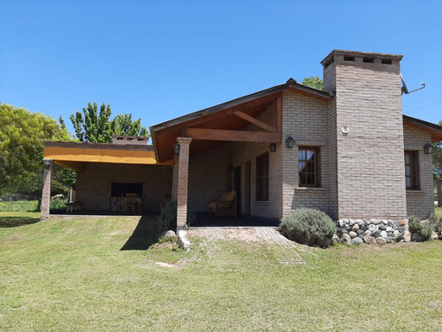 3 Casas Tipo Cabañas Con Excelente Ubicación