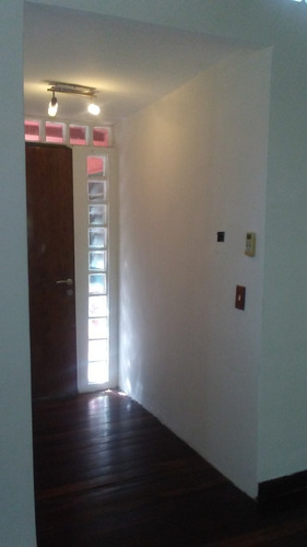 Imagen 9 de 11 de Oficina Independiente En Planta Alta De Quinta En El Rosal.
