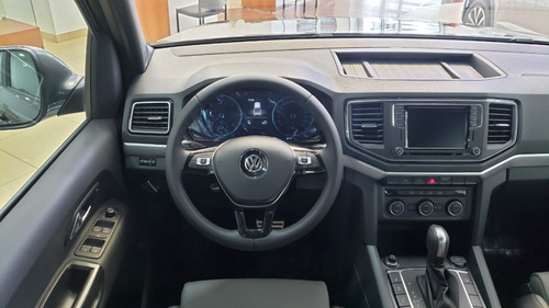 Imagen 12 de 21 de Volkswagen Amarok V6 Highline 0km 2022 Física.