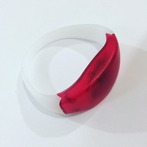 Imagem 2 de 2 de Pulseira De Led Vermelha Pisca Conforme Batida Da Musica Top