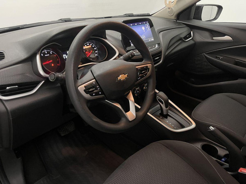 Chevrolet Onix plus Onix