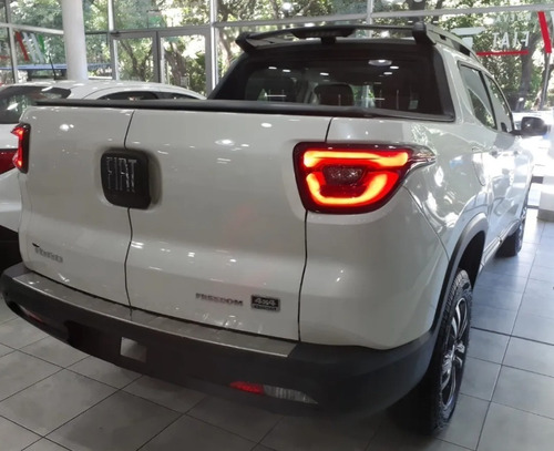 Imagen 5 de 20 de Nueva Fiat Toro Freedom 4x2 My22