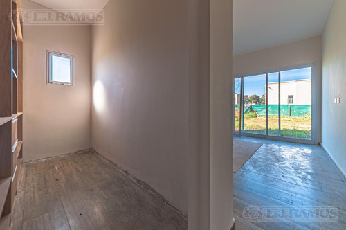 Imagen 14 de 26 de A Estrenar, Moderna Casa En Una Sola Santa Lucía, Pilar Del Este, Pilar.