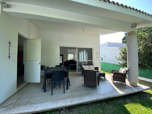 Hermosa Casa En Lomas De Cocoyoc (francionamiento)