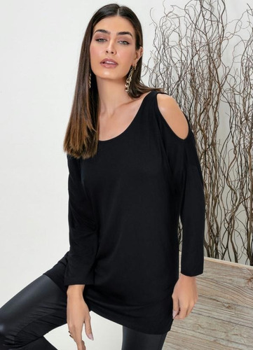 Imagem 9 de 10 de Blusa Feminina Alongada Com Mangas 7/8 Ombros Vazados Preta