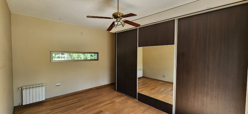 Venta Casa Amplia Y Funcional / Barrio Cerrado / 3 Dorm