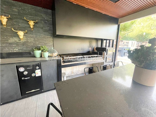 Moderna Casa En Venta: Espacio, Confort Y Estilo (dg)