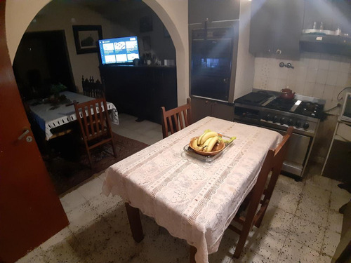 Casa En Venta - 3 Dormitorios 2 Baños - 250mts2 - San Nicolás De Los Arroyos