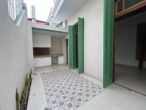 Venta - Casa De Pasillo De Dos Dormitorios, Reciclada. Echesortu, Rosario. Acepta Permuta.