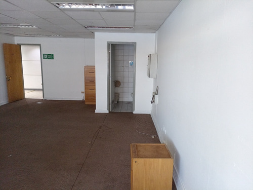 Oficina Central 60 M2 En Edificio Con Estacionamiento