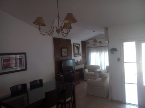 Imagen 15 de 19 de Parque Velez Sarsfield, Casa En Venta 3 Dormitorios. Recibo Departamento
