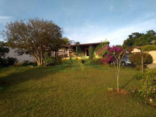 Linda Chácara À Venda Com 800m² - 1536