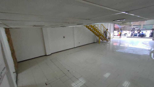 Imagen 8 de 16 de . Solo Venta. Local Comercial Nivel Calle C.c. Vista Alegre 180 M2.