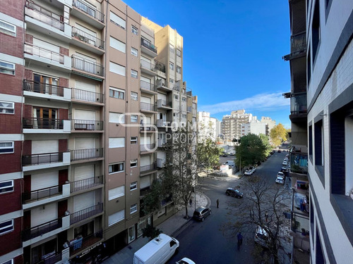 Imagen 12 de 30 de Tour Virtual Departamento 2 Ambientes Con Balcón Saliente - Plaza Colon Mar Del Plata