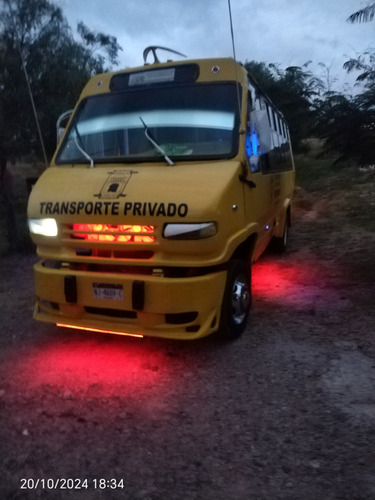 Microbús Prisma En Execelentes Condiciones Para 27 Pasajeros