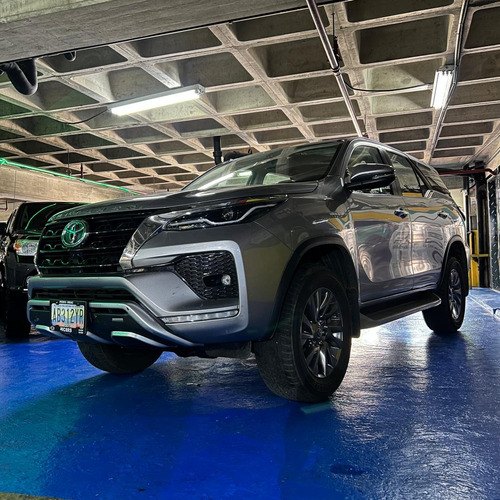 Imagen 9 de 14 de Toyota Fortuner Dubai 2022