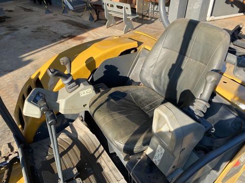 Imagem 8 de 15 de Mini Escavadeira Caterpillar 302.5c Ano 2011