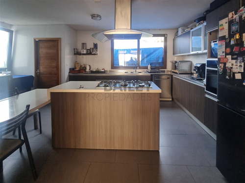 Casa Mediterránea En Venta De 4 Dorm. En Concón