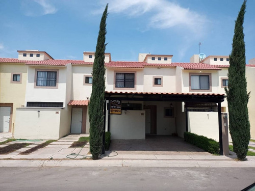 Imagen 3 de 14 de Casa En Venta, Fuentes Del Lago, Calle 1857 #98, Aguascalientes, Ags, Rcv 396174