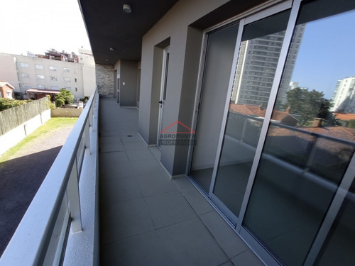 Apartamento En Zona Brava * 3 Dormitorios- Ref: 5358