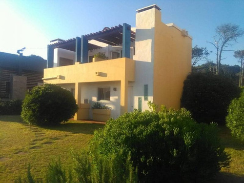 Casa En Venta De 4 Dormitorios En La Juanita