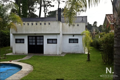 Gran Oportunidad. Casa En Pinares, Estilo Moderno, 3 Dormitorios En Punta Del Este