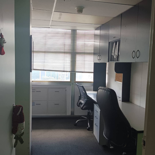 Venta De Oficina En El Centro Profesional Del Este , La Casanova Bv