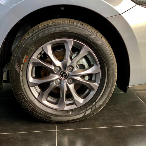 Imagen 7 de 14 de Mazda 2 Sedan Touring At Plata