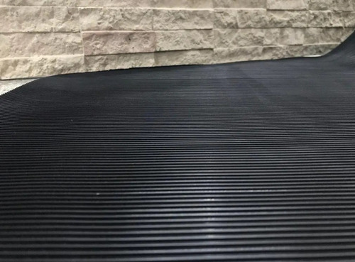 Imagen 2 de 3 de Pisos Goma Rayado De 3mm Alto Transito Gimnasios X Rollo