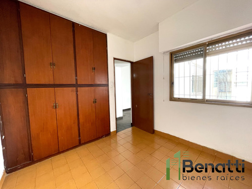 Dpto En Planta Baja. Con Patio. Sobre Av. San Martin