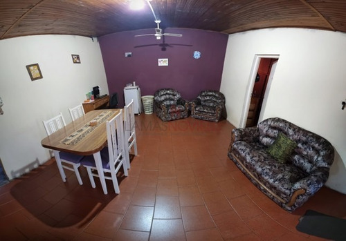 Imagen 7 de 30 de Casa Al Frente Con Prefabricada Al Fondo