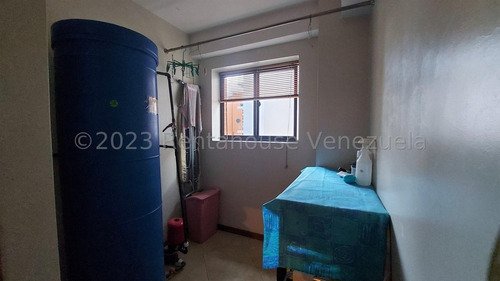 Bello Y Comodo Apartamento De 145mts2, 3 Habitaciones, 3 1/2 Baños, Balcon, Ubicado En Una De Las Mejores Zonas De La Ciudad Con Un Clima Agradable. En Una Calle Tranquila