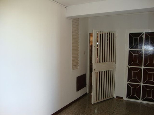 Imagen 3 de 30 de * Apartamentos En Venta Av Lara Zona Este Barquisimeto Cod #22-13894 Para Mas Informacion Comunicate Conmigo Gracias! 412- 1498654 , Katty Vasquez Rentahouse. Oportunidad!