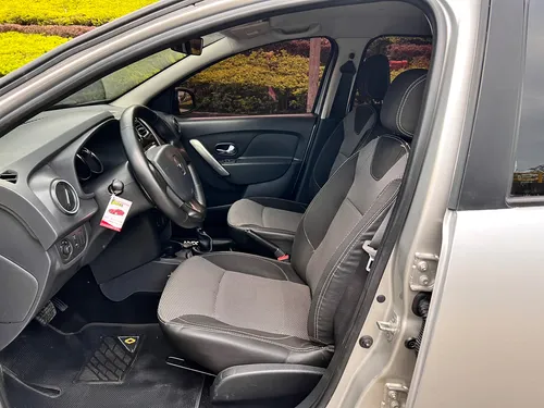 Renault Logan 1.6 Privilege / Intens
