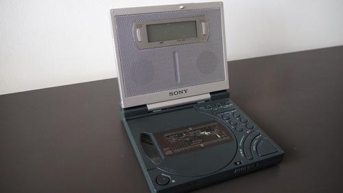 Radio Reloj Despertador Sony Icf-cd2000 - (cds No Cargan) (Usado)