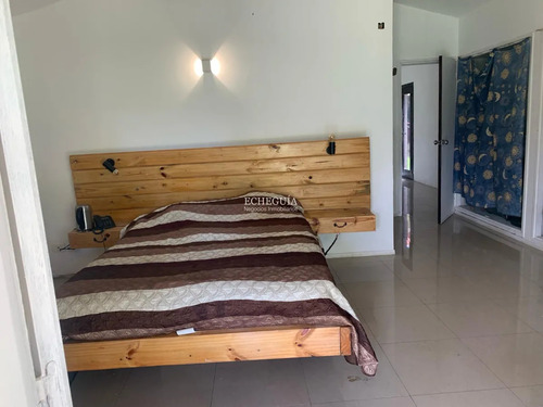 Gran Casa 4 Dormitorios Y 3600m2 De Jardín, Zona Golf, Punta Del Este