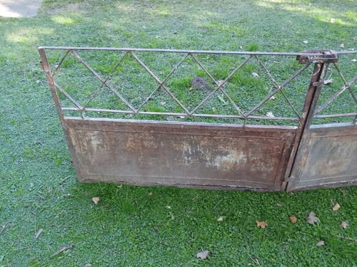 Portón 2 Hojas + Puertita + Rejas Garage Frente 10.65 Mts. (Usado)