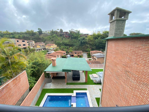 Se Vende Casa 700m²  4h+s5b+s8p En Alto De Los Guayabitos