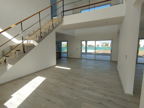Imagen 9 de 23 de Casa En Harás Santa María