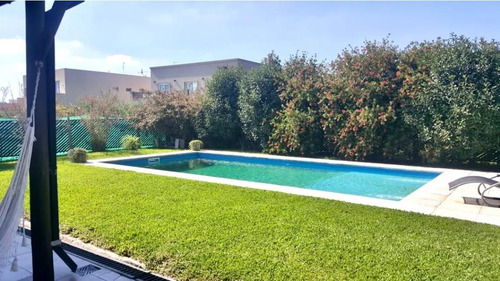 Casa En Venta Y Alquiler Temporario - San Alfonso, Pilar Del Este